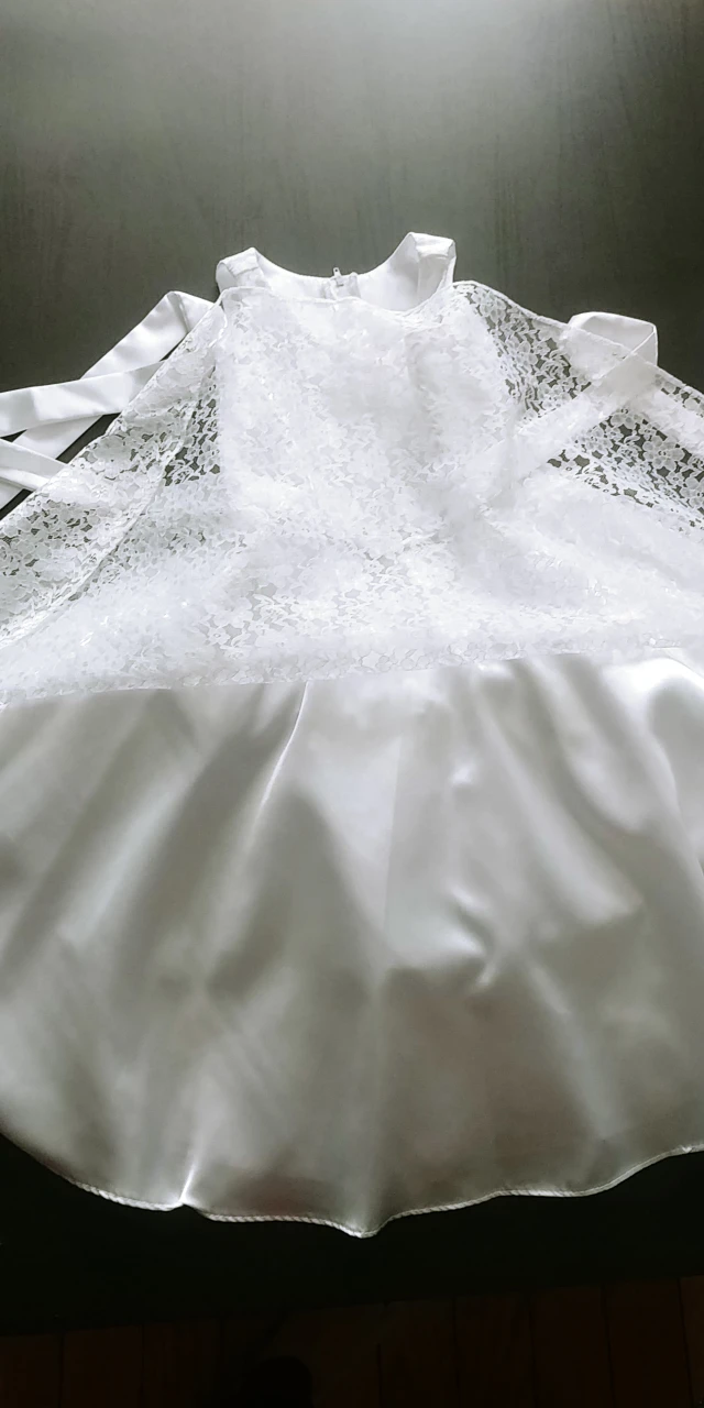 Communion dress. IMPECABLE. Worth the look image indicator(4)