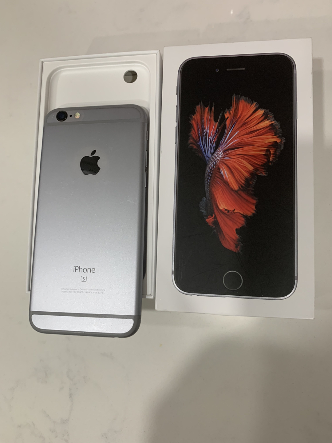 iPhone 6s - 32 GB - Grey - no charge or headphones used - photo 3