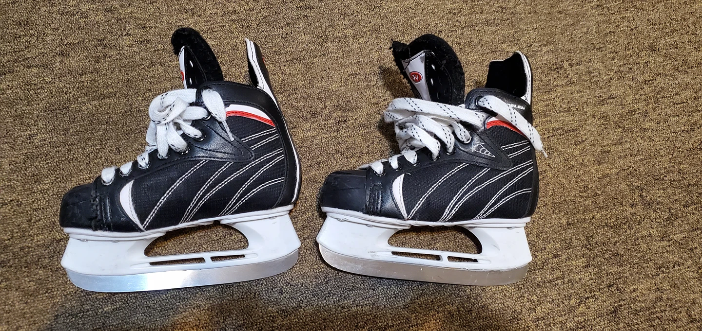 Kids skates size Y13