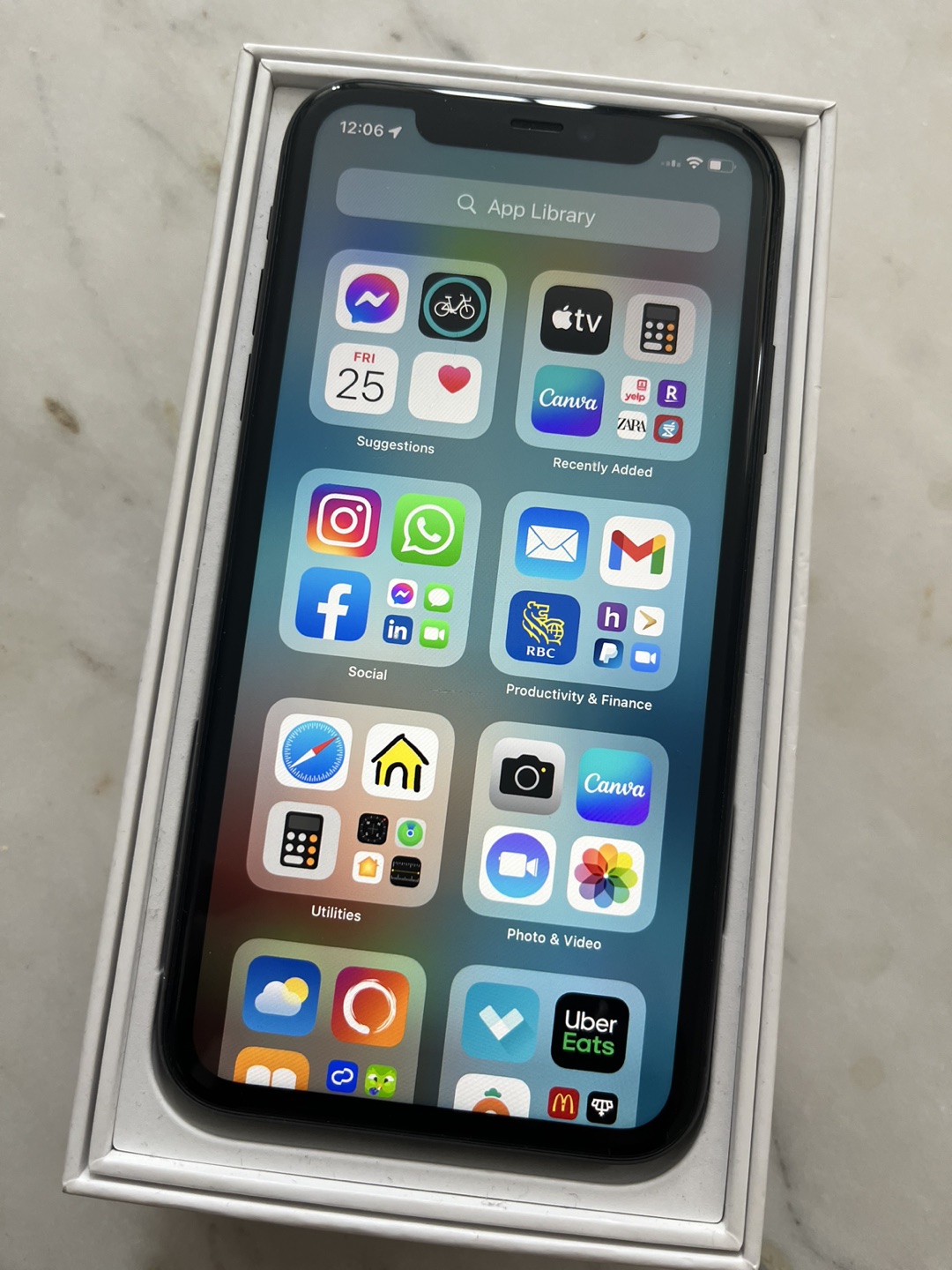 iPhone 11 64GB - photo 2