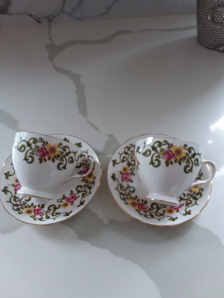 Beautiful vintage  tea cup Made ìn England 2set ( cup&saucer) - photo 2