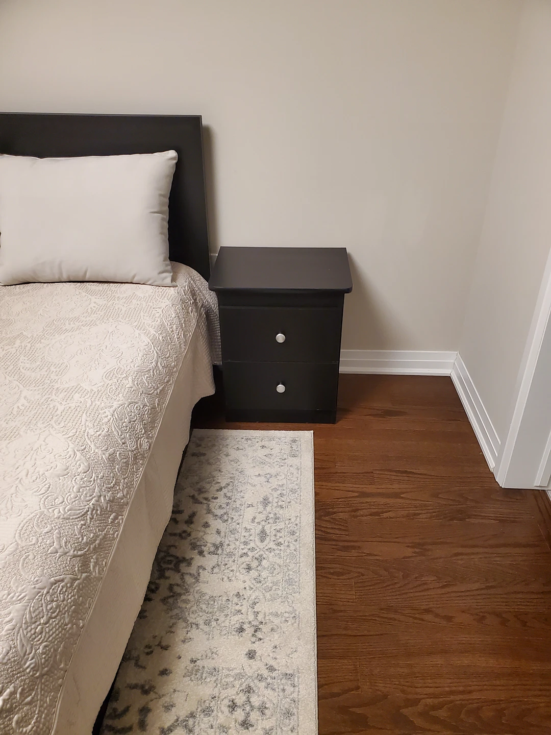 Two nighstands - photo 3