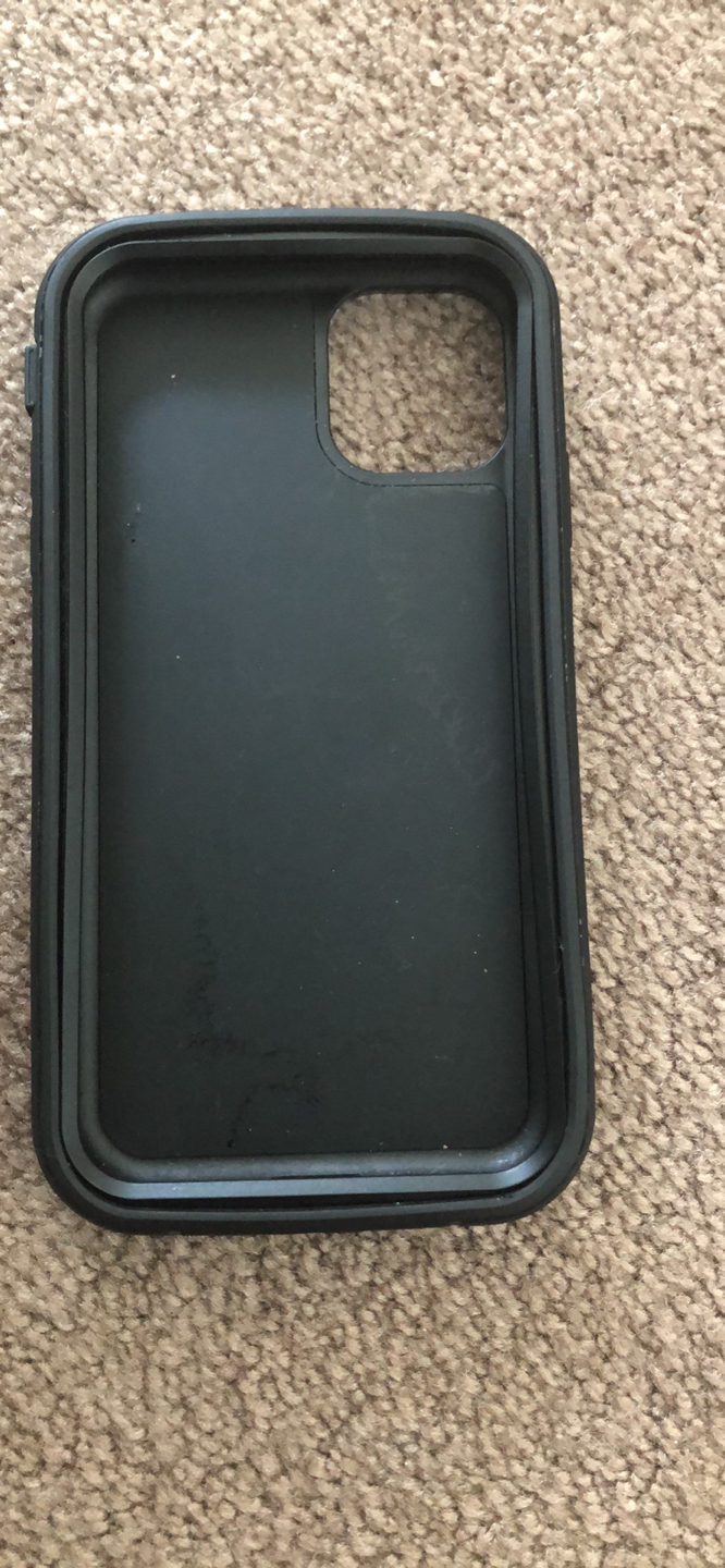 Otterbox iphone 11 case - photo 2