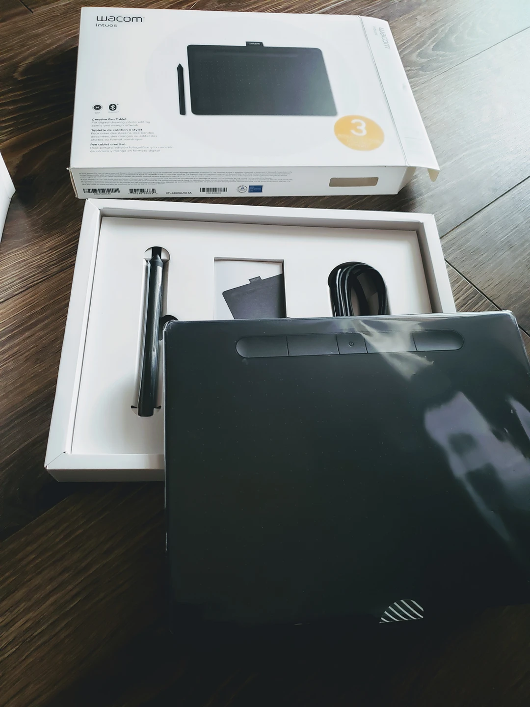 Wacom Intuos Wireless Drawing tablet image indicator(3)