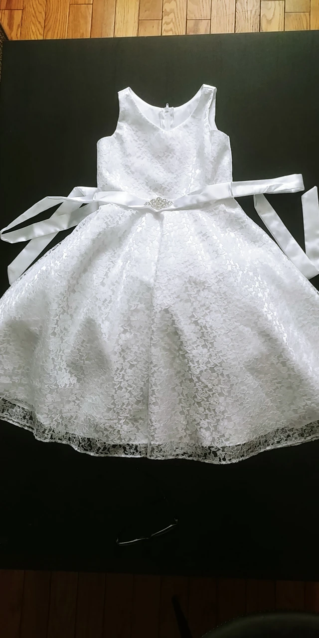 Communion dress. IMPECABLE. Worth the look image indicator(3)
