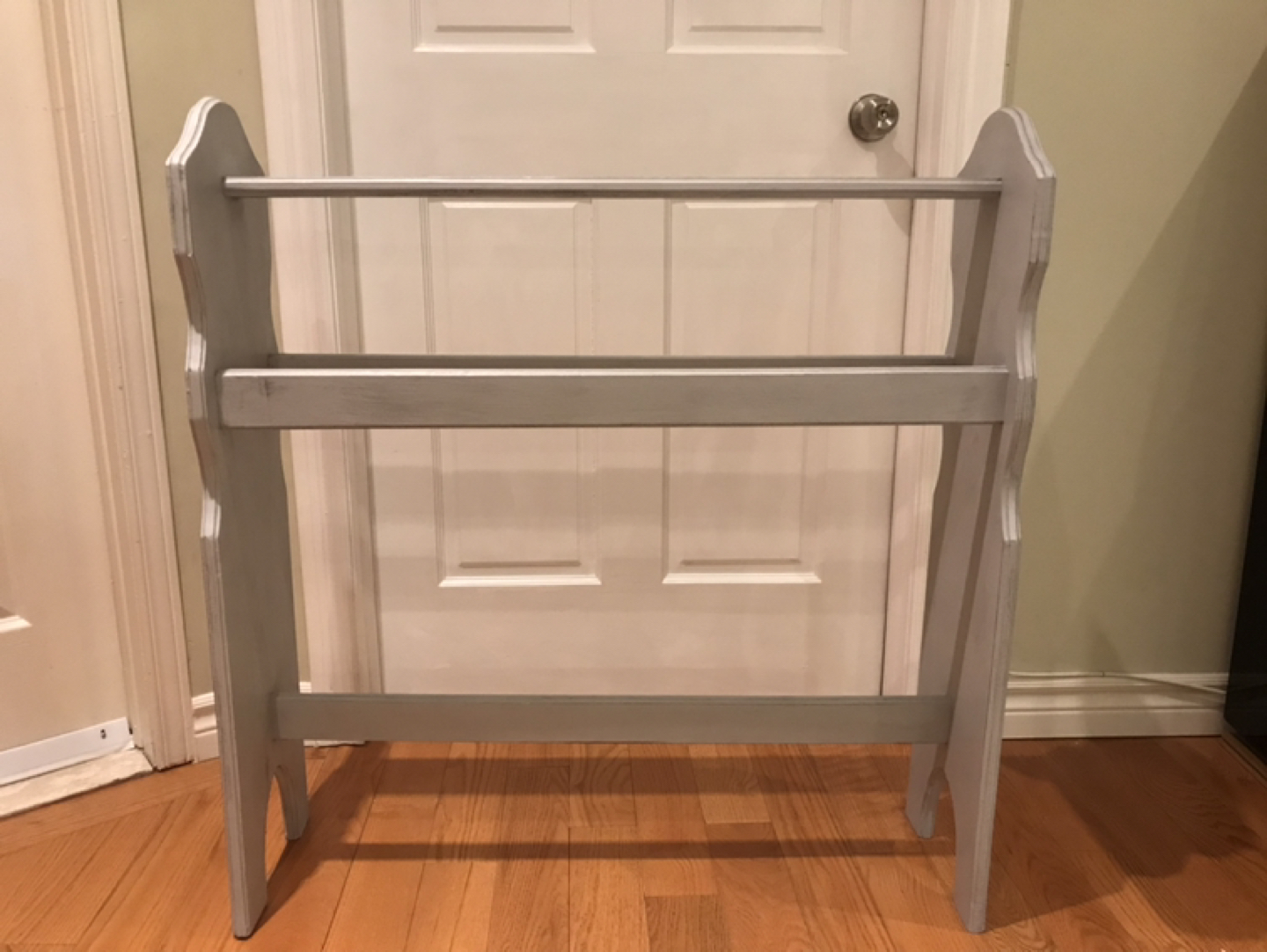 Antique Solid Wood Towel Rack - photo 2