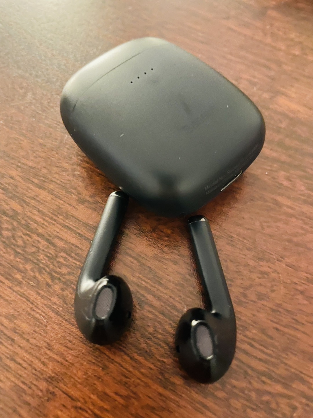 Wireless earphones thumbnail