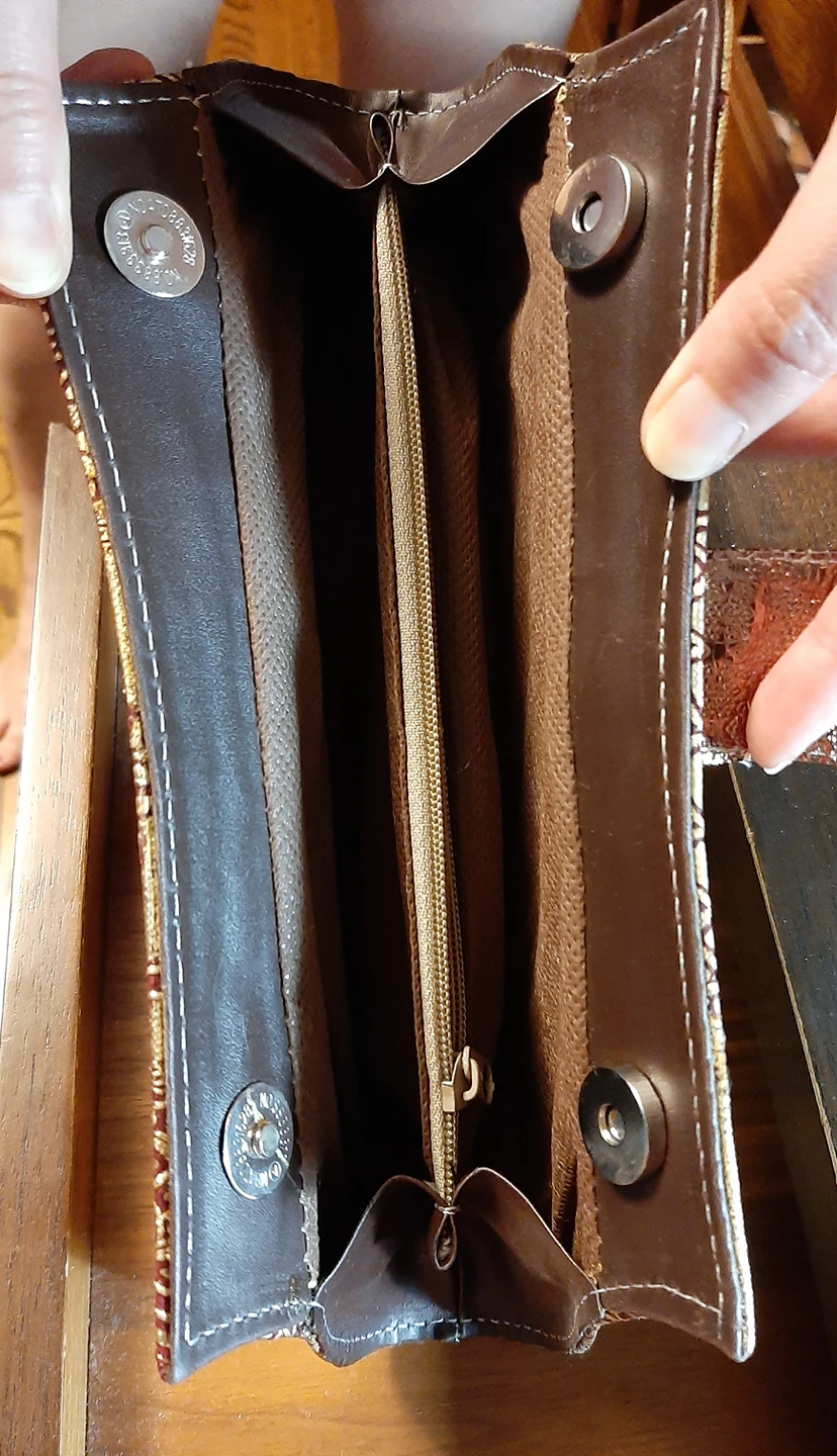 Gold clutch from India image indicator(2)