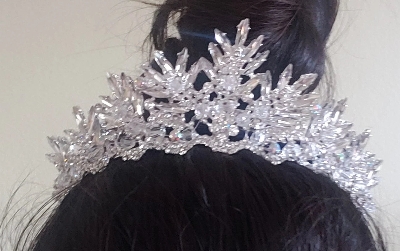 New gorgeous sparkling beaded crystal tiara - photo 3