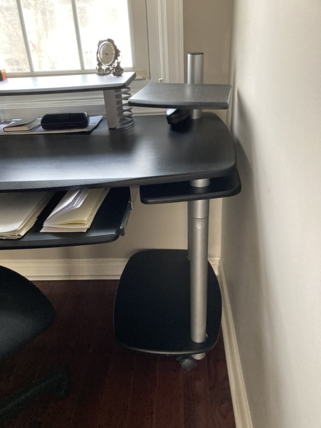 Black desk and chair - photo 4