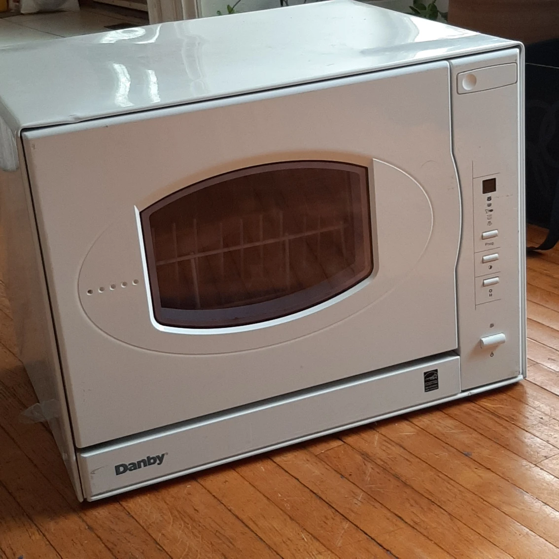 Danby Apartment Dishwasher thumbnail