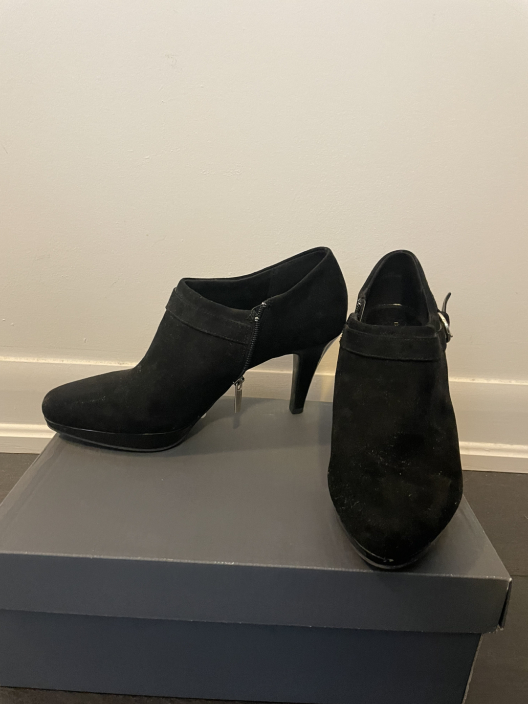 Black velvet boots size 9 #freecycle