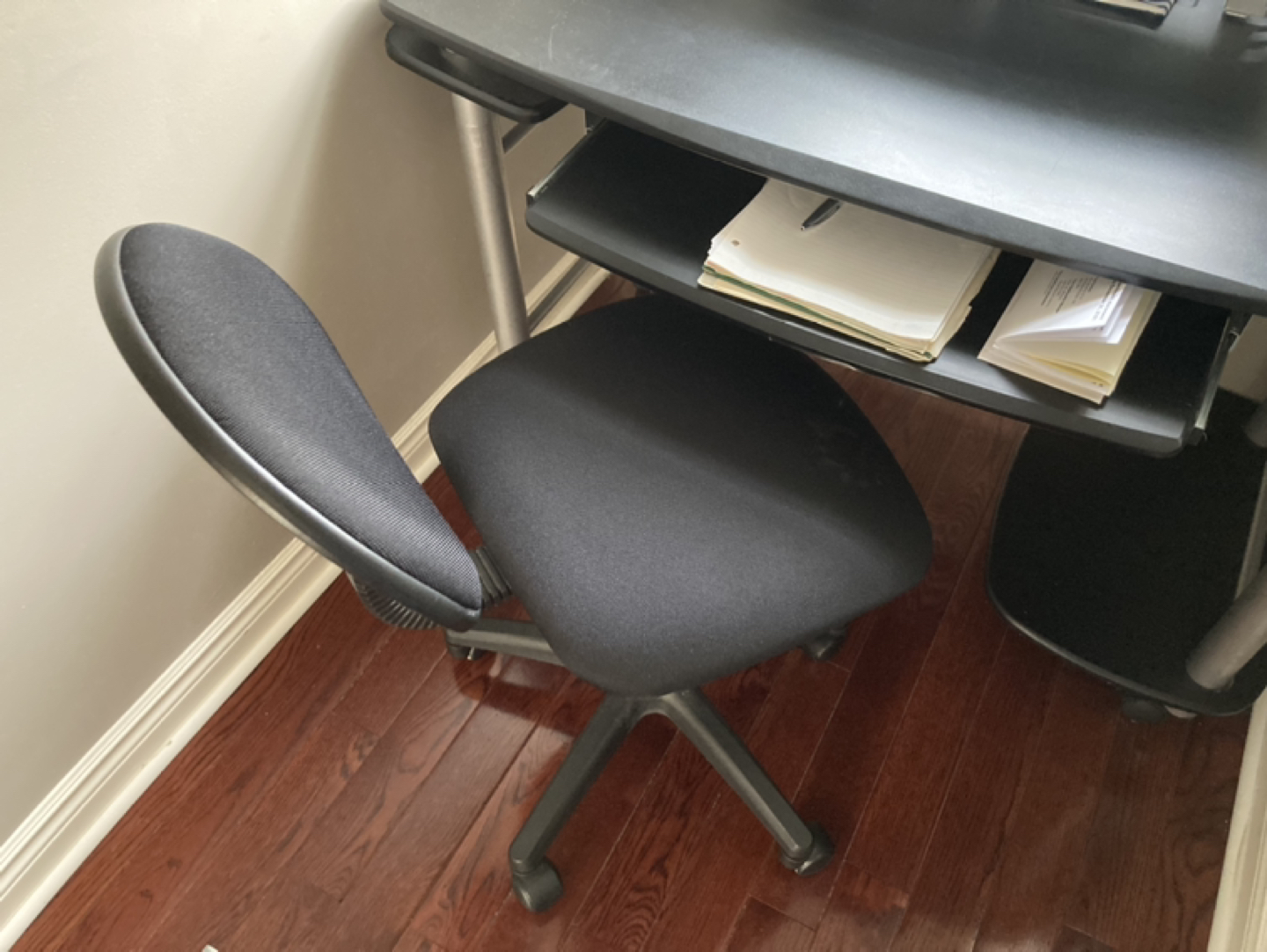 Black desk and chair - photo 3
