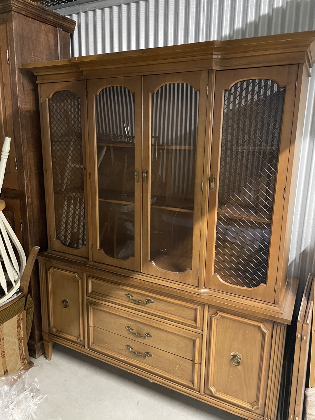 Hutch Buffet china cabinet - photo 2