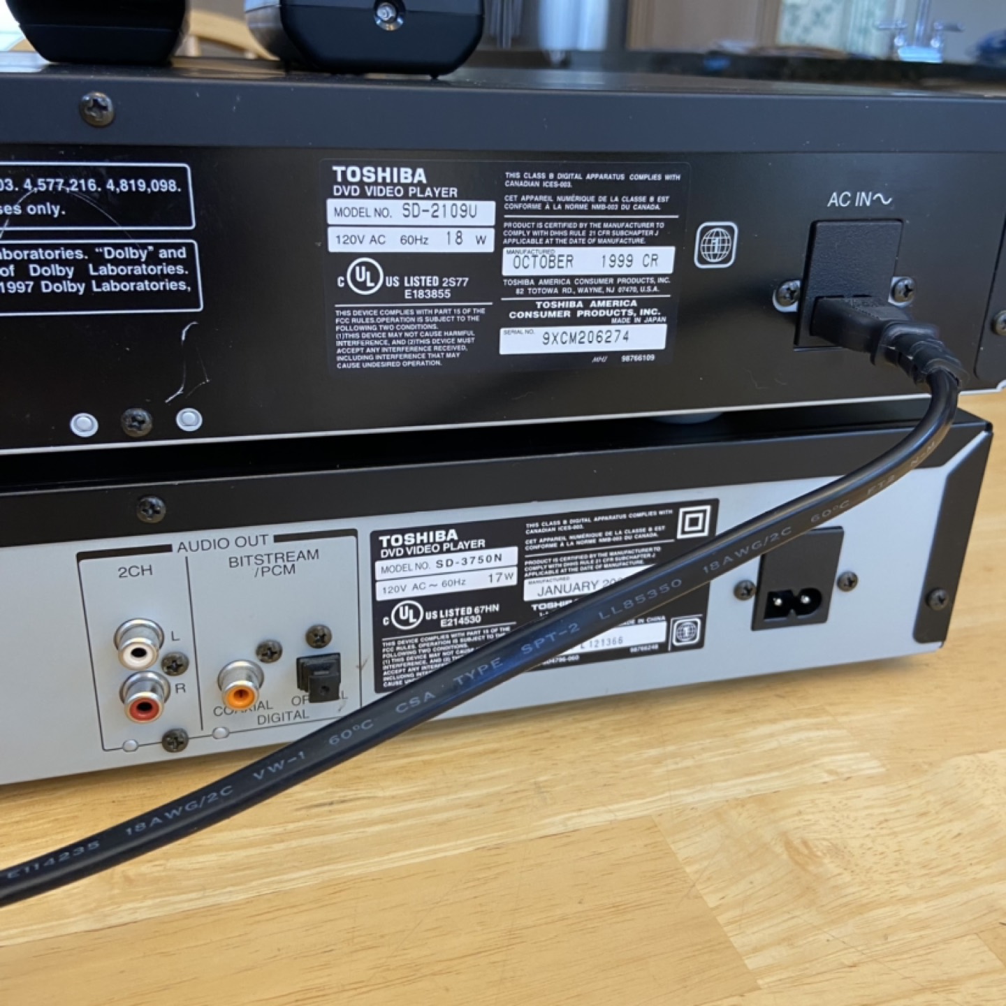 2 x TOSHIBA CD PLAYERS WITH REMOTE CONTROLS image indicator(8)