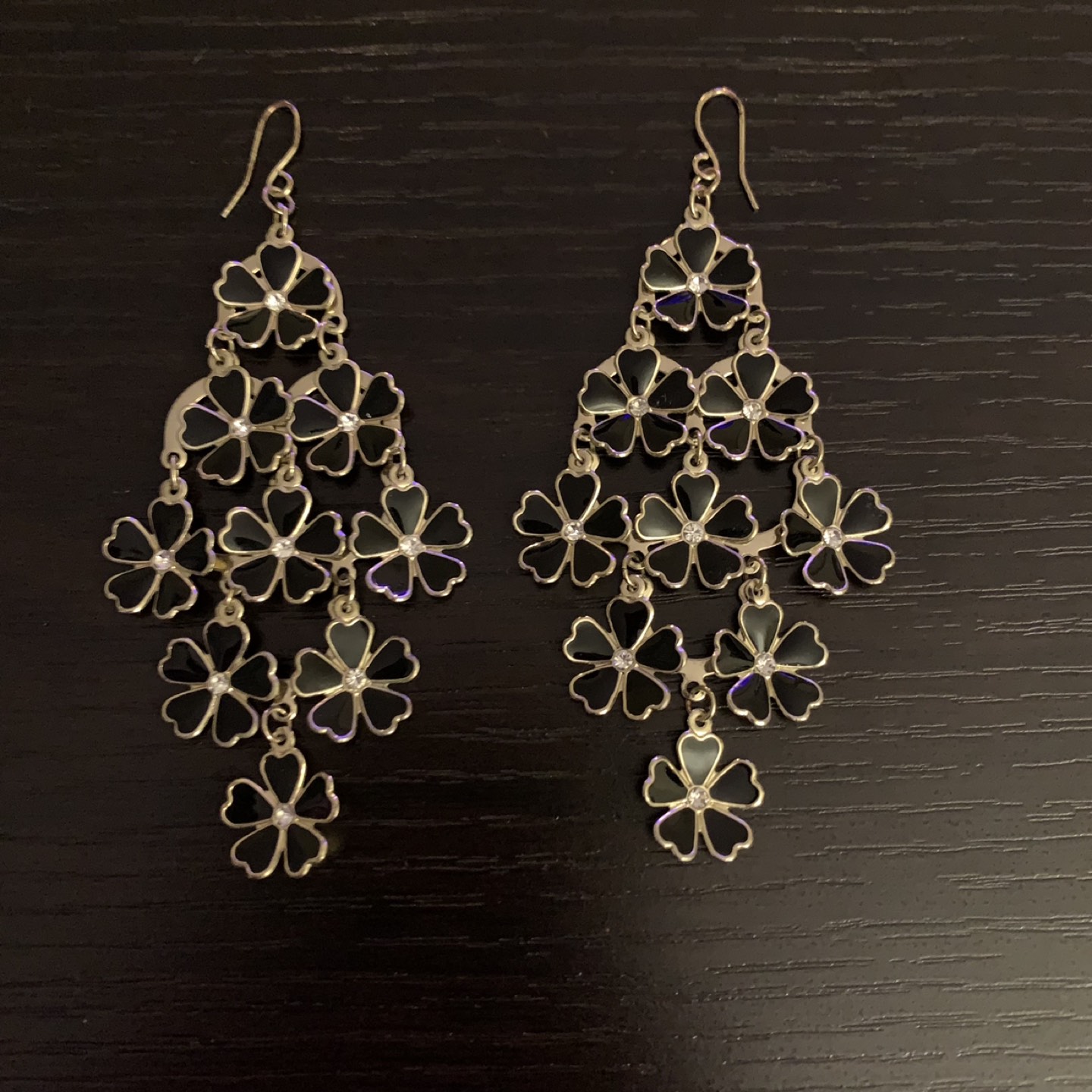 Elegant Earrings With Black Flowers image indicator(3)