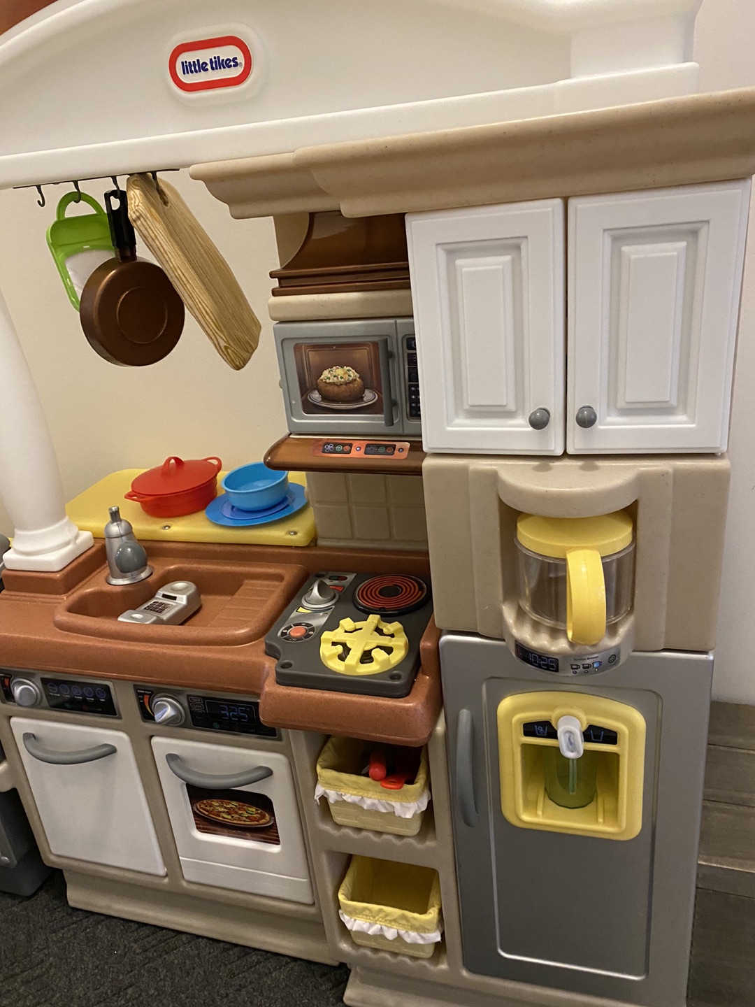 Little Tikes Grand Serves Kitchen and Barbecue image indicator(4)