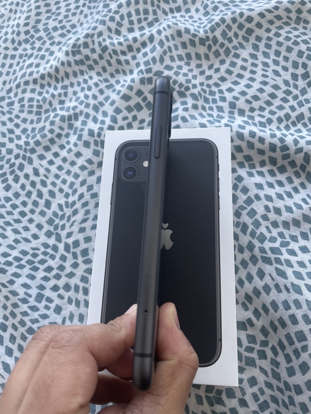 Mint condition Iphone 11 128gb image indicator(2)