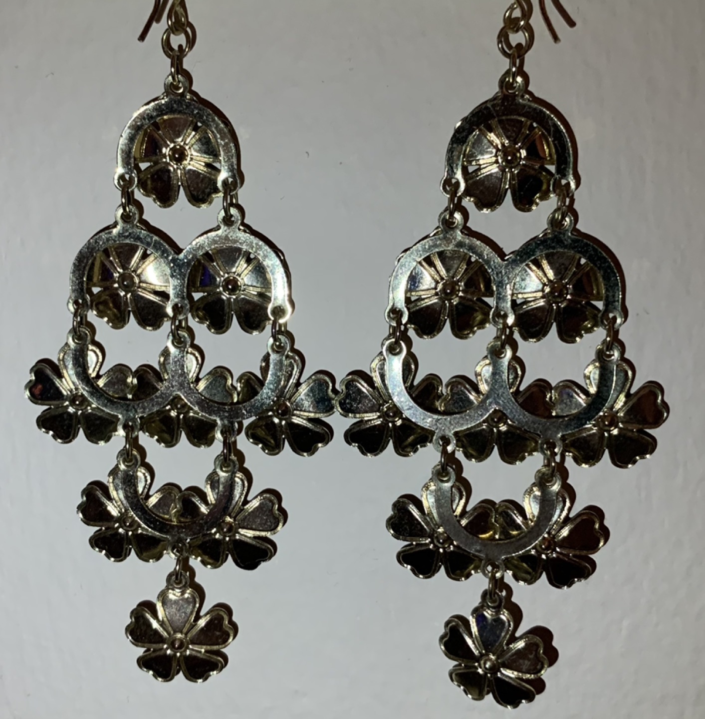 Elegant Earrings With Black Flowers image indicator(4)