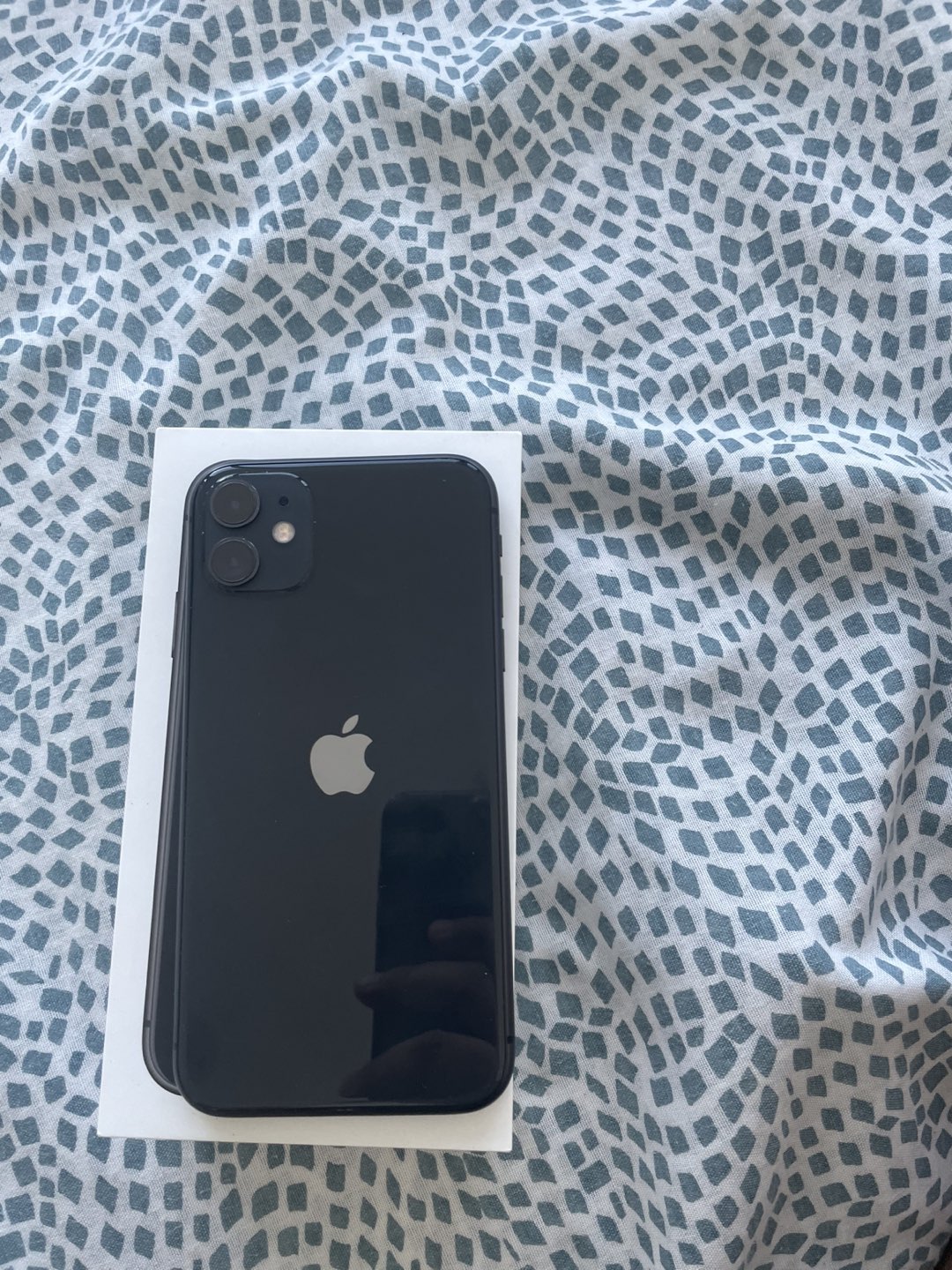 Mint condition Iphone 11 128gb image indicator(3)