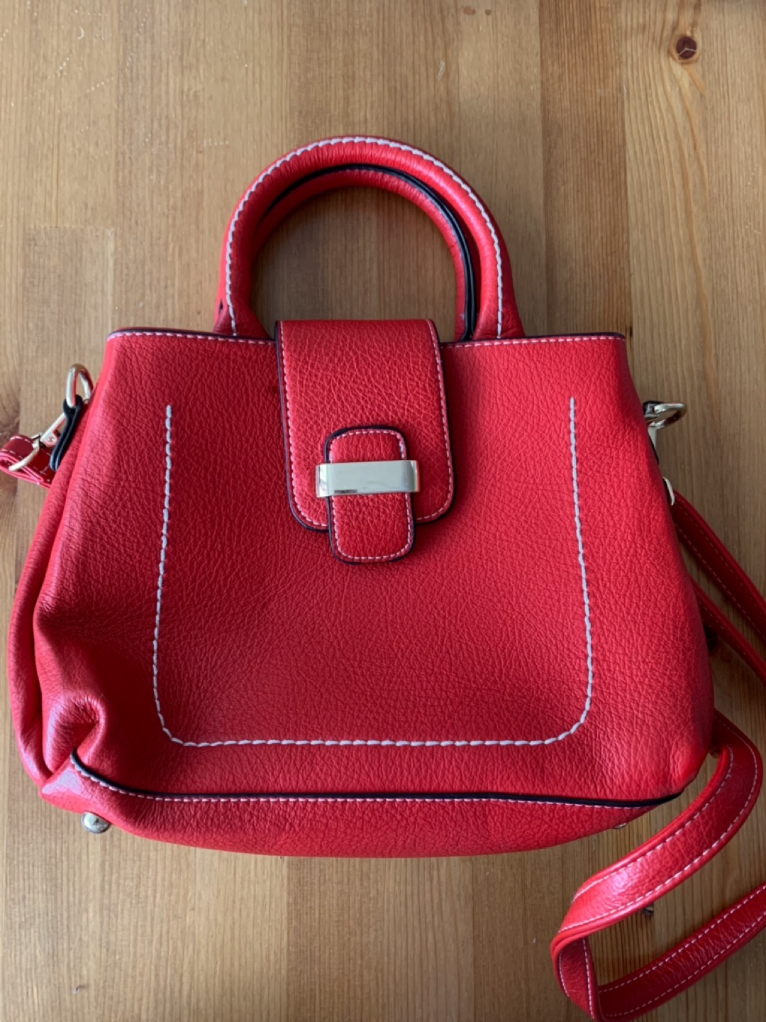 Women’s red leather bag. thumbnail