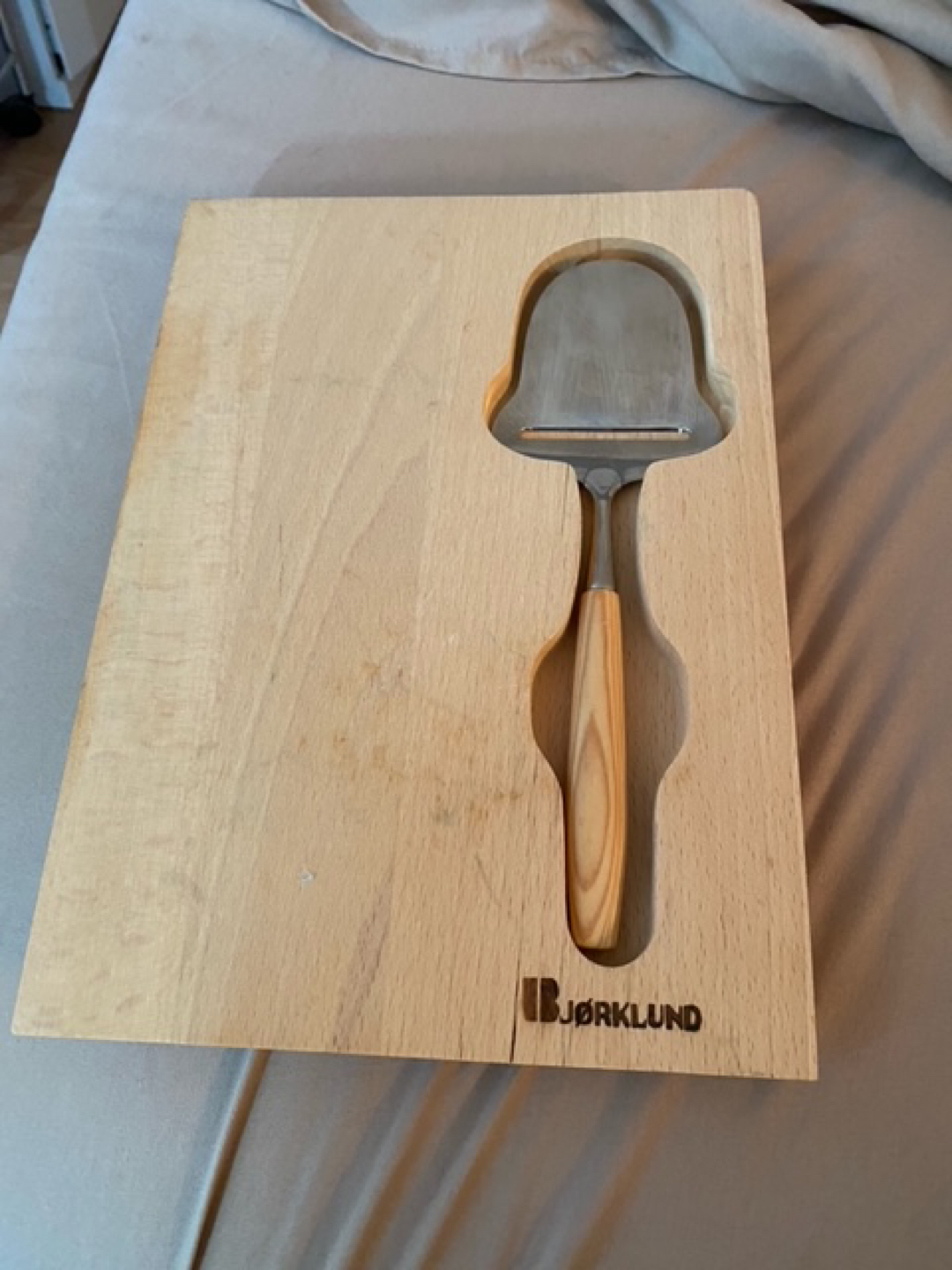 Danish cheese plate and slicer brand new - photo 2