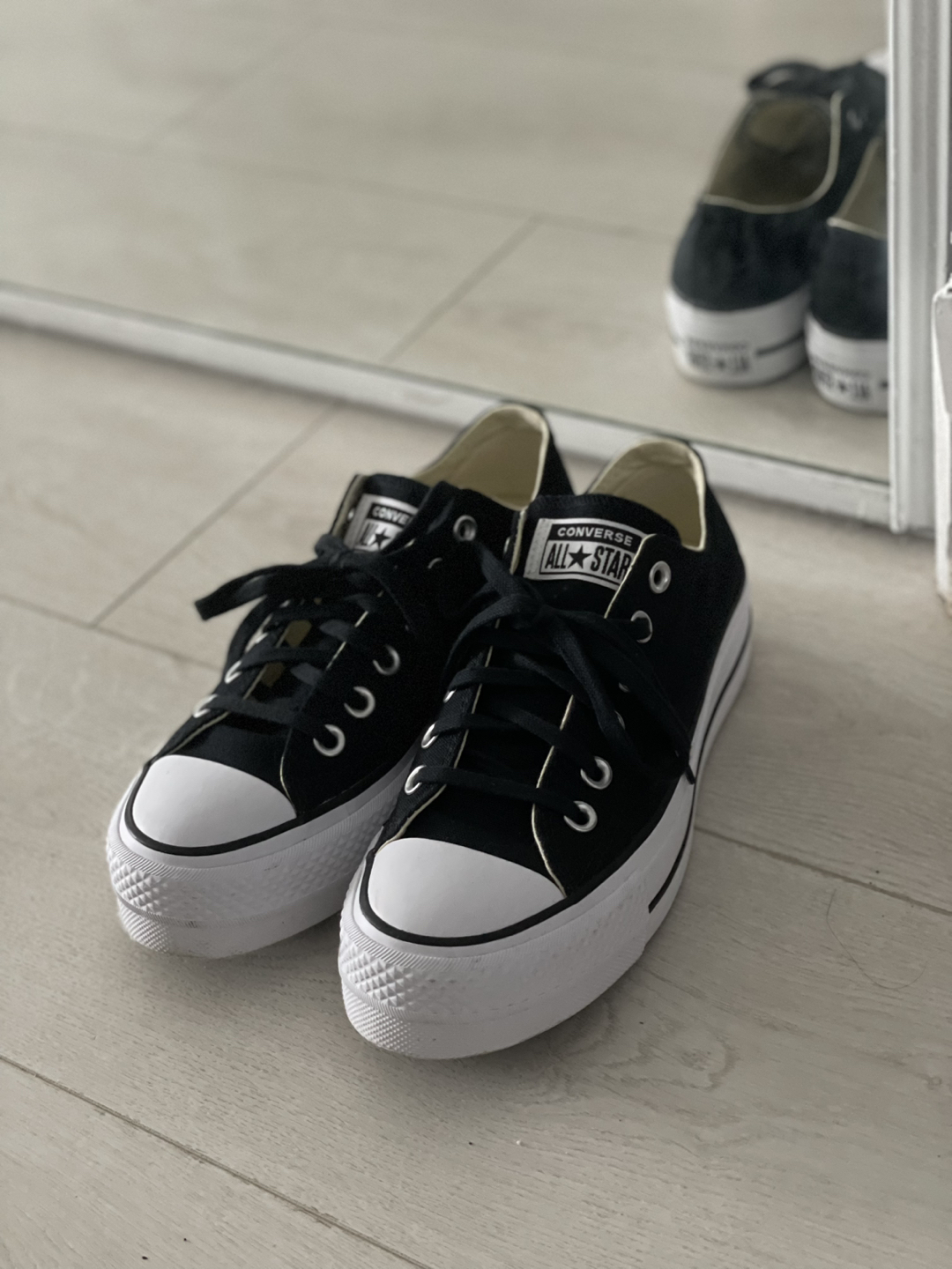 Used only one time ALL STAR CONVERSE 6 1/2 [no shoe case] thumbnail