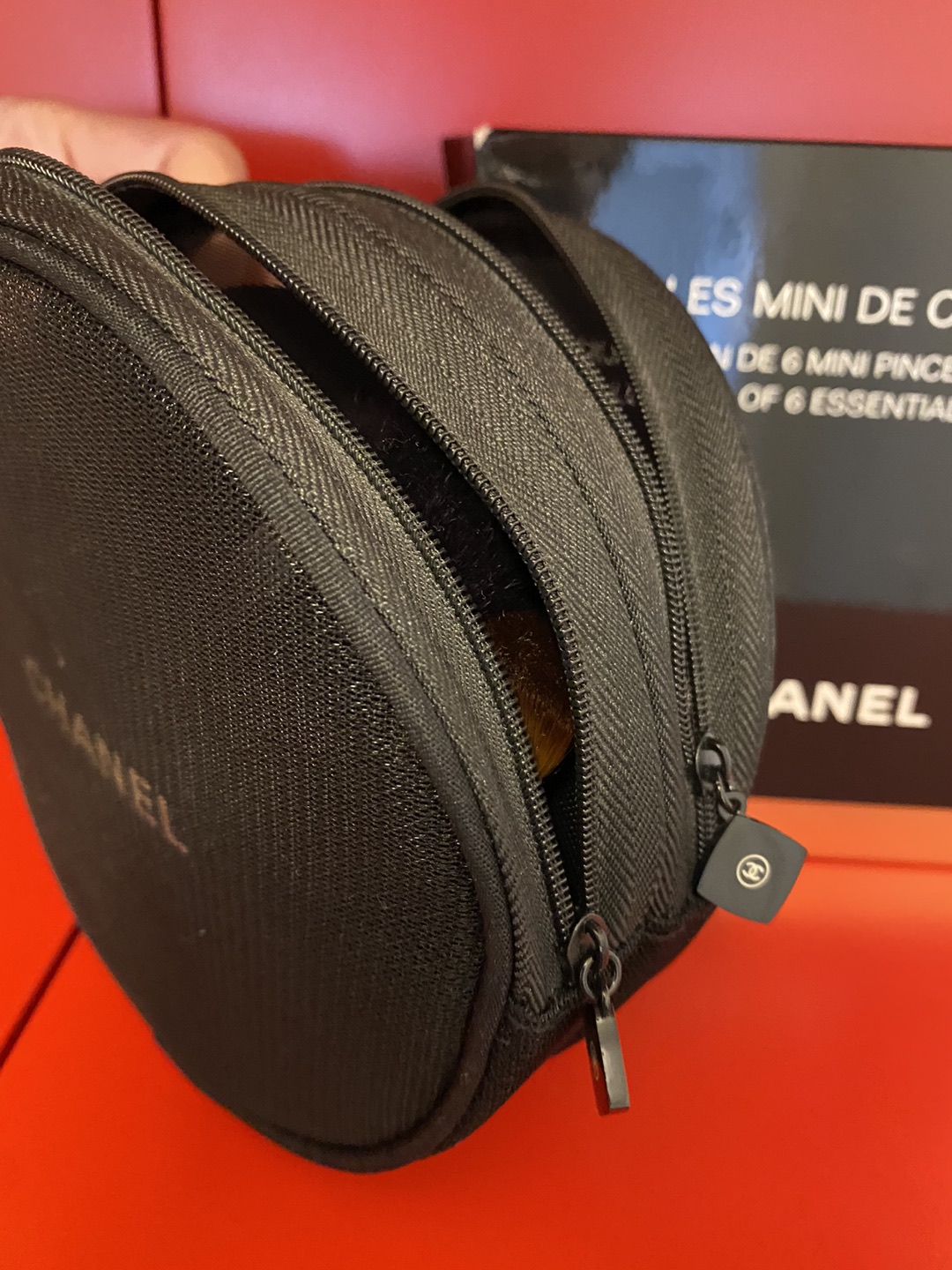 Brand New Chanel Limited Edition Mini Brushes Set image indicator(5)