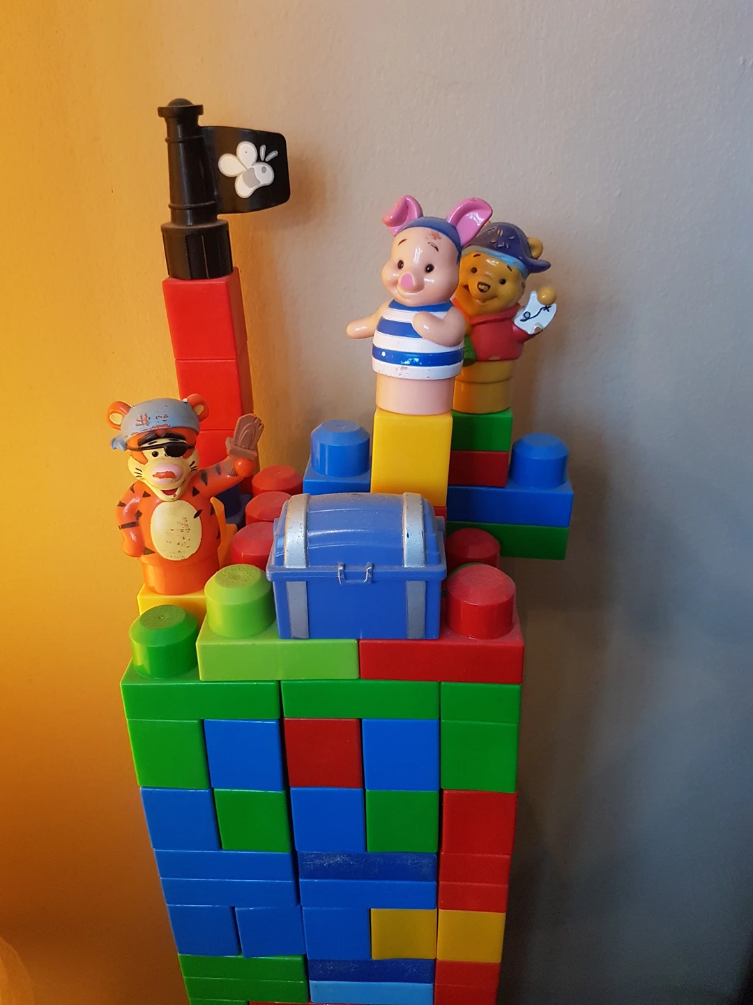 Building Mega Bloks (More than 100 pieces) thumbnail