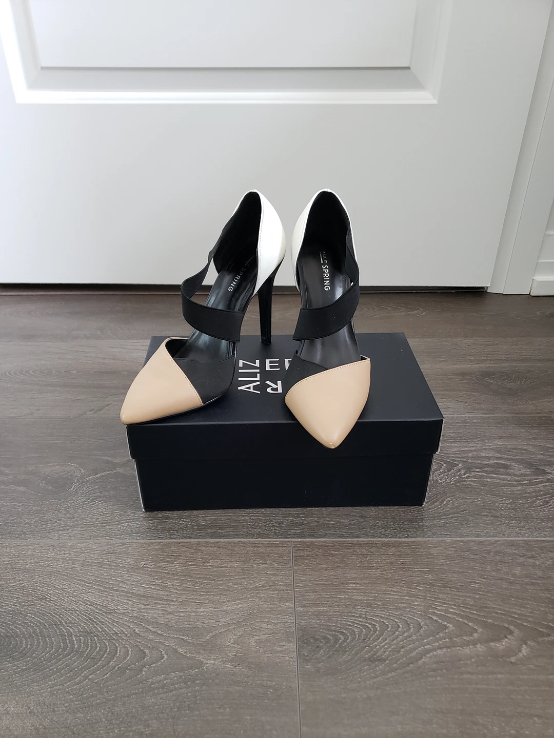 Beautiful Tri-Color Heels - Size 7 image indicator(3)