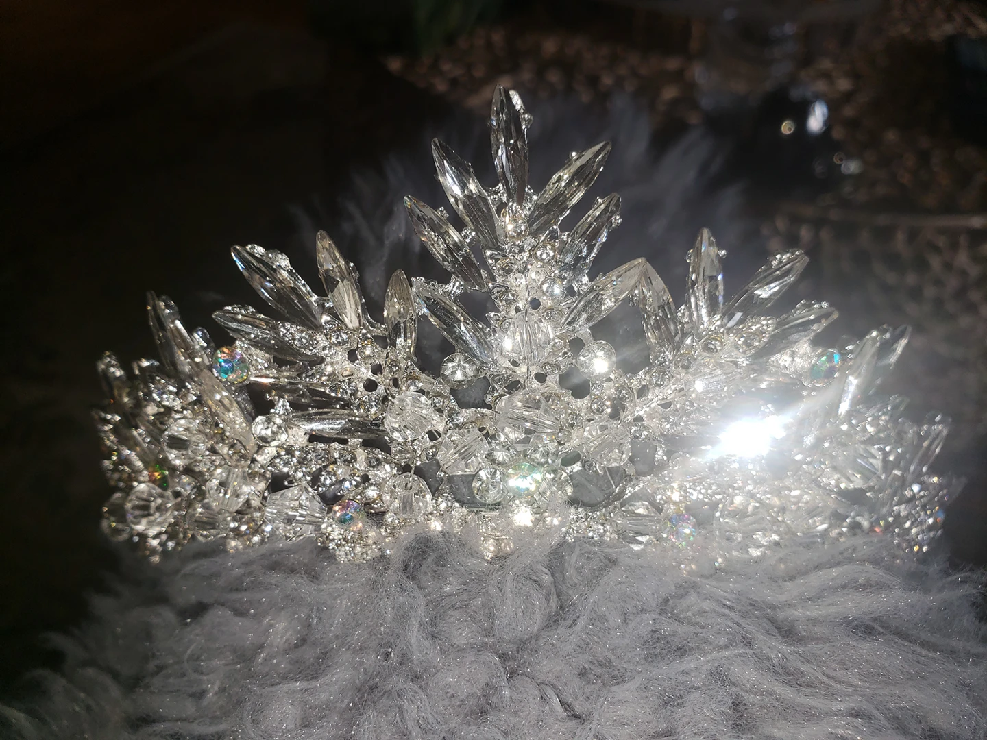 New gorgeous sparkling beaded crystal tiara - photo 2