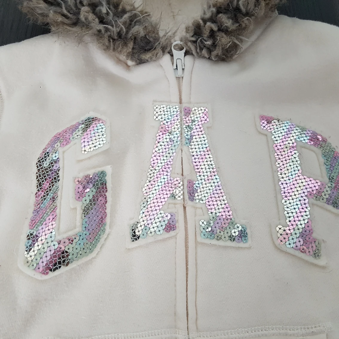 GAP kids thick winter hoodie image indicator(2)