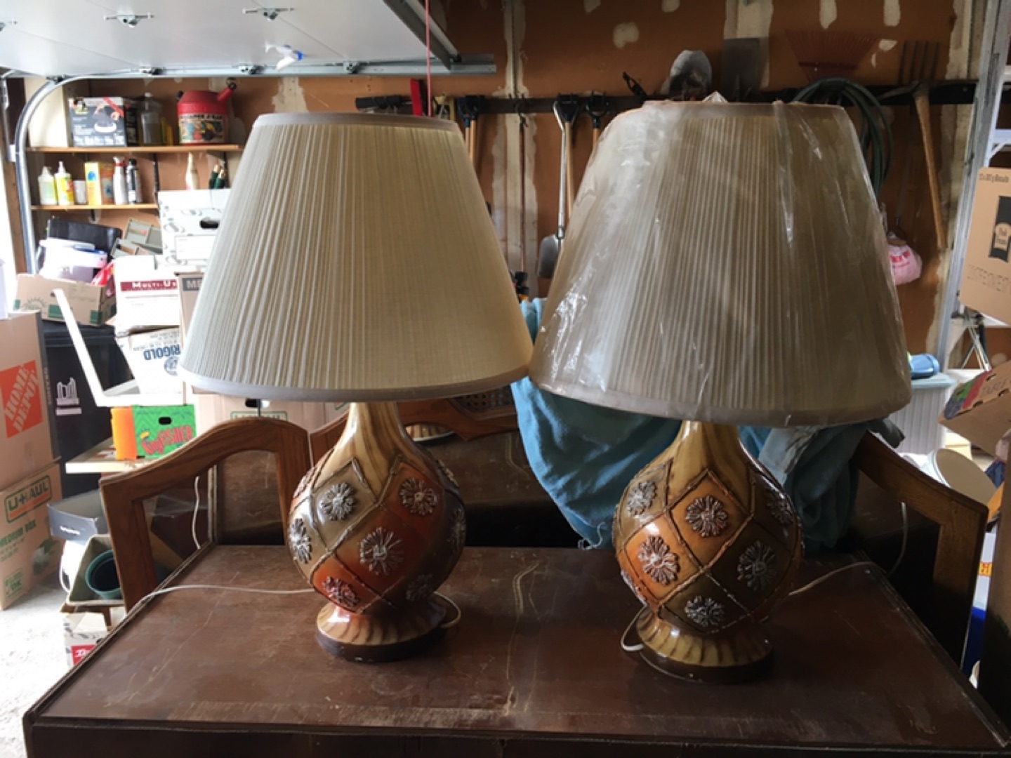 2 same Vintage Table Lamps