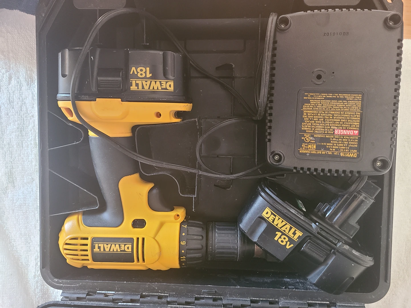 Dewalt 18V drill - photo 2