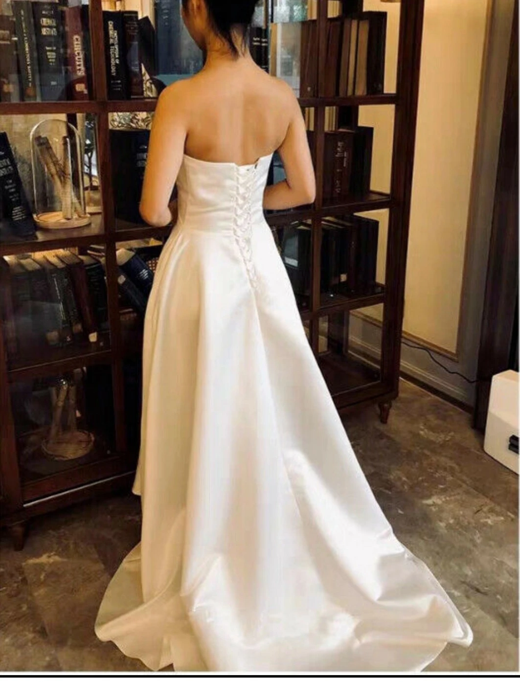 simply satin wedding dress image indicator(2)