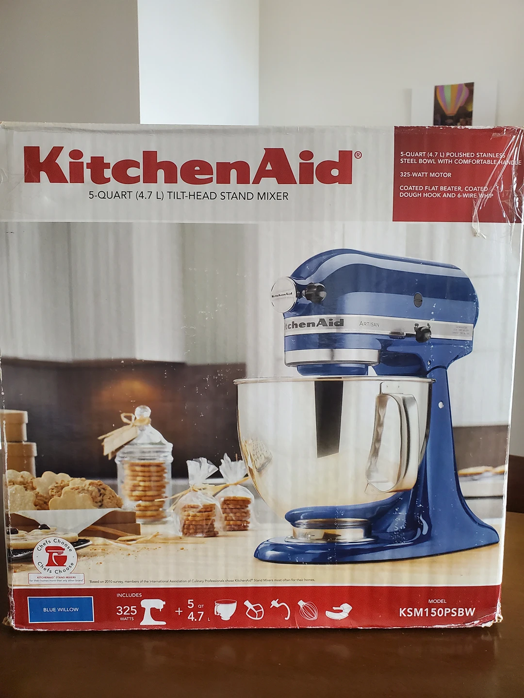 Blue kitchen Aid mixer 5Qt used in good condition.