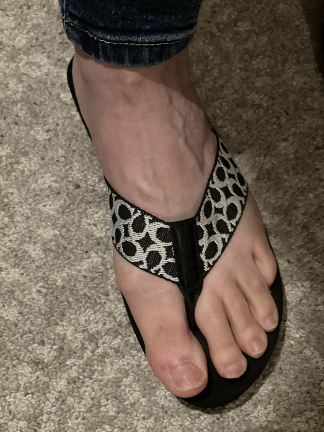 Coach flipflops image indicator(2)