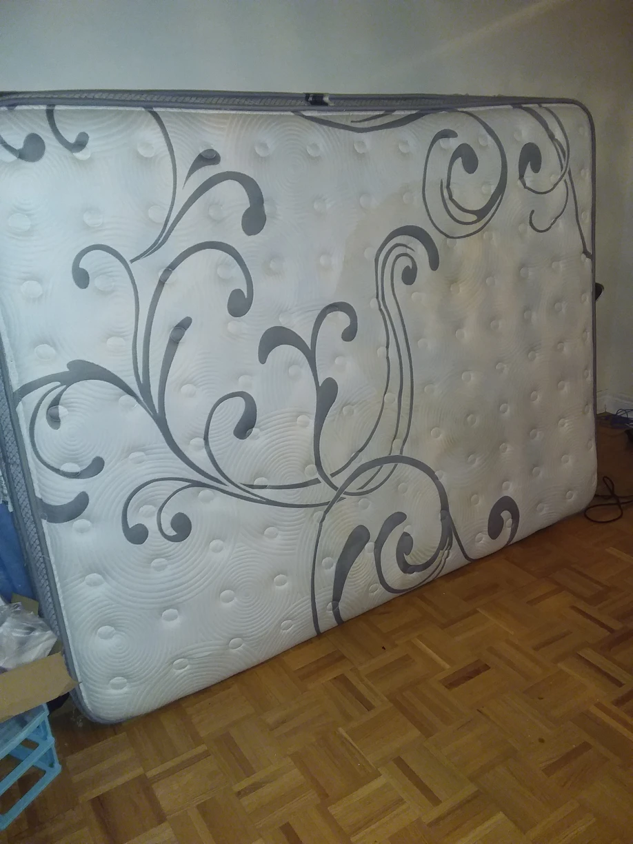 Queen mattress and box spring - photo 3