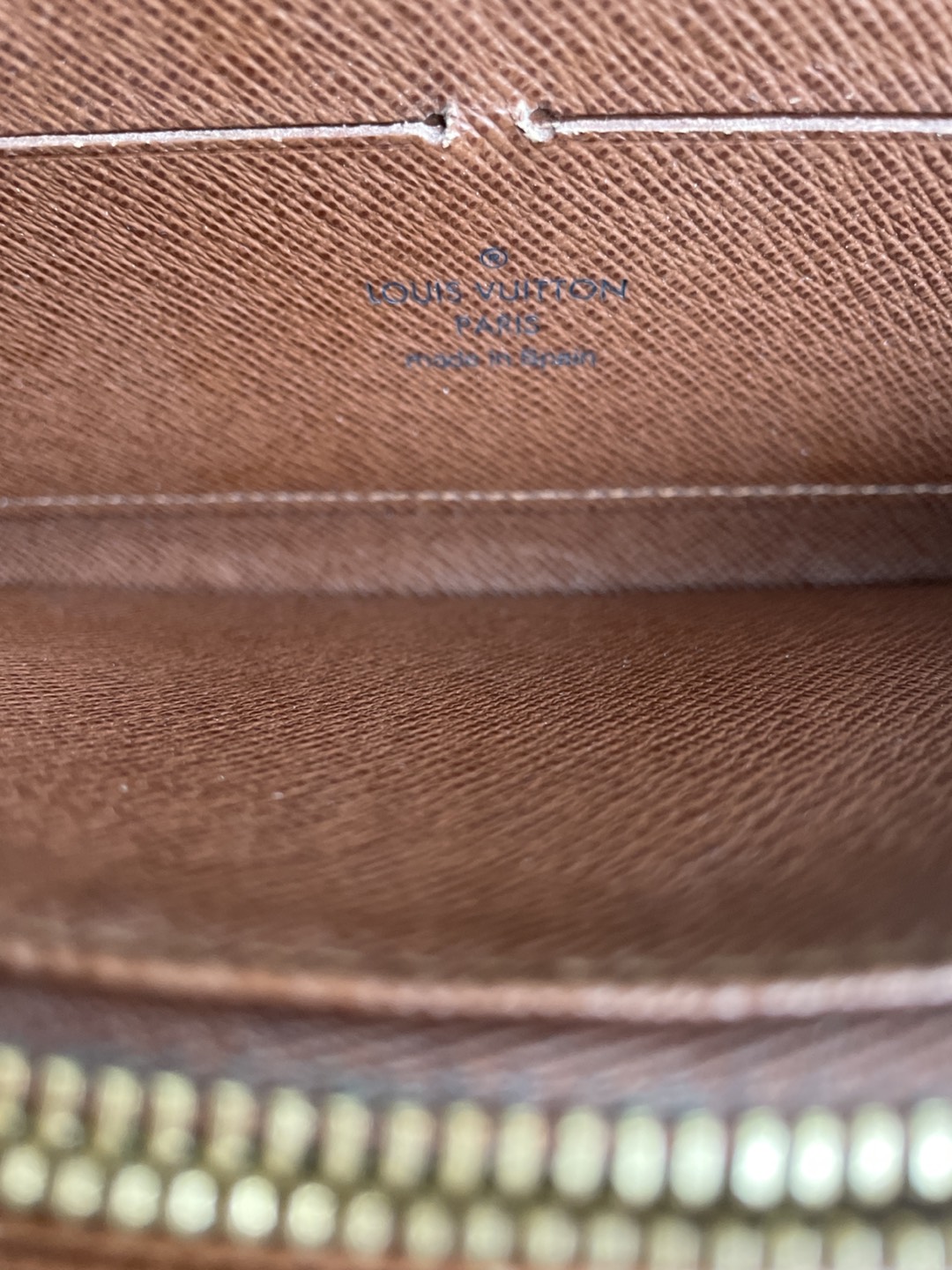 Louis Vuitton Zippy Wallet image indicator(4)