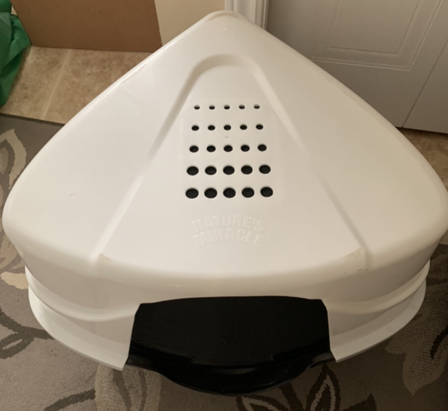 Hooded Corner litter box with filter