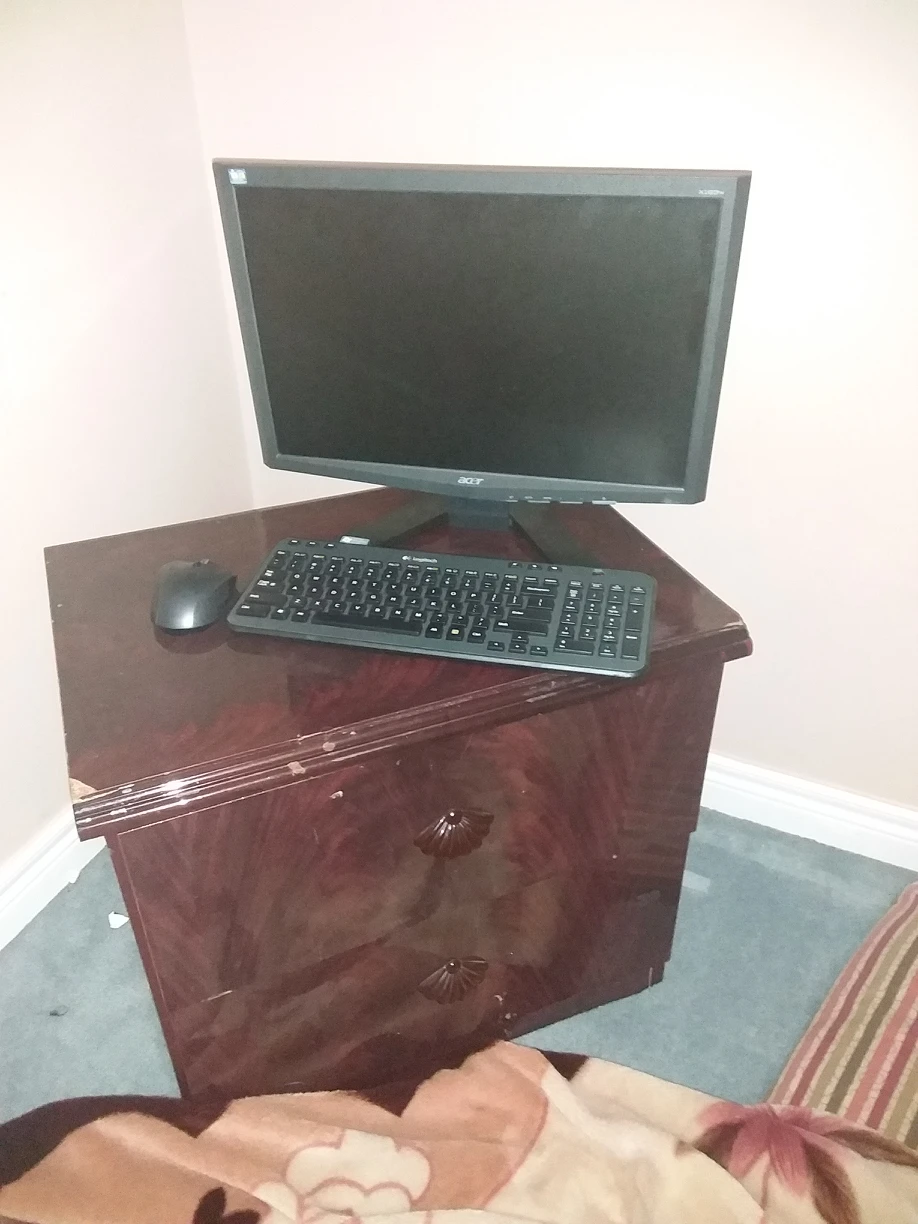 Acer monitor,Logitec keyboard and mouse .