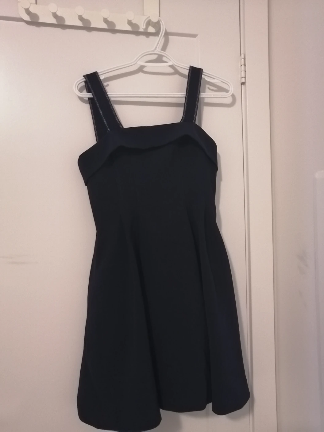 woman chic business dress - photo 2