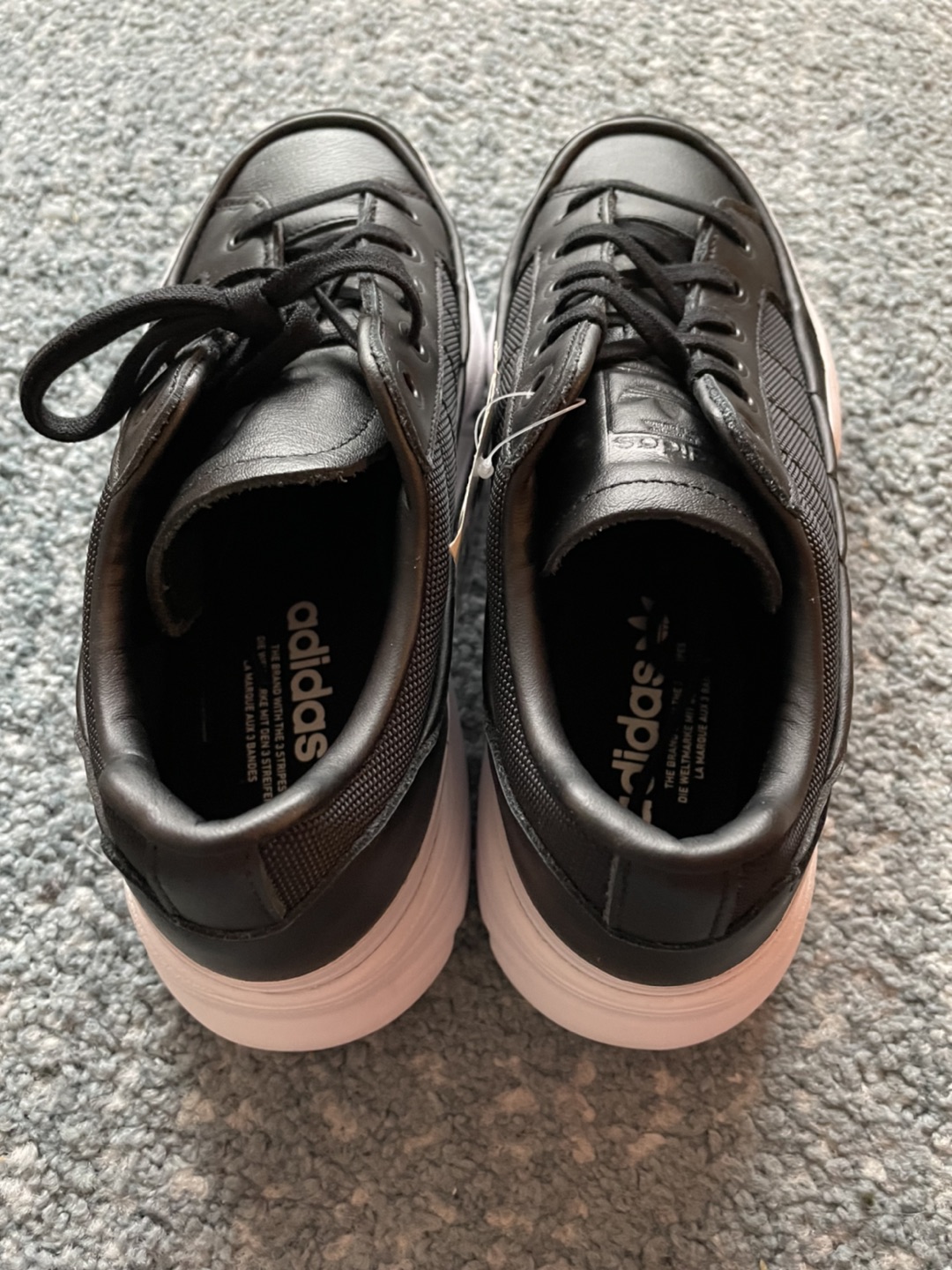 Adidas womens sneakers size 8.5 - photo 4