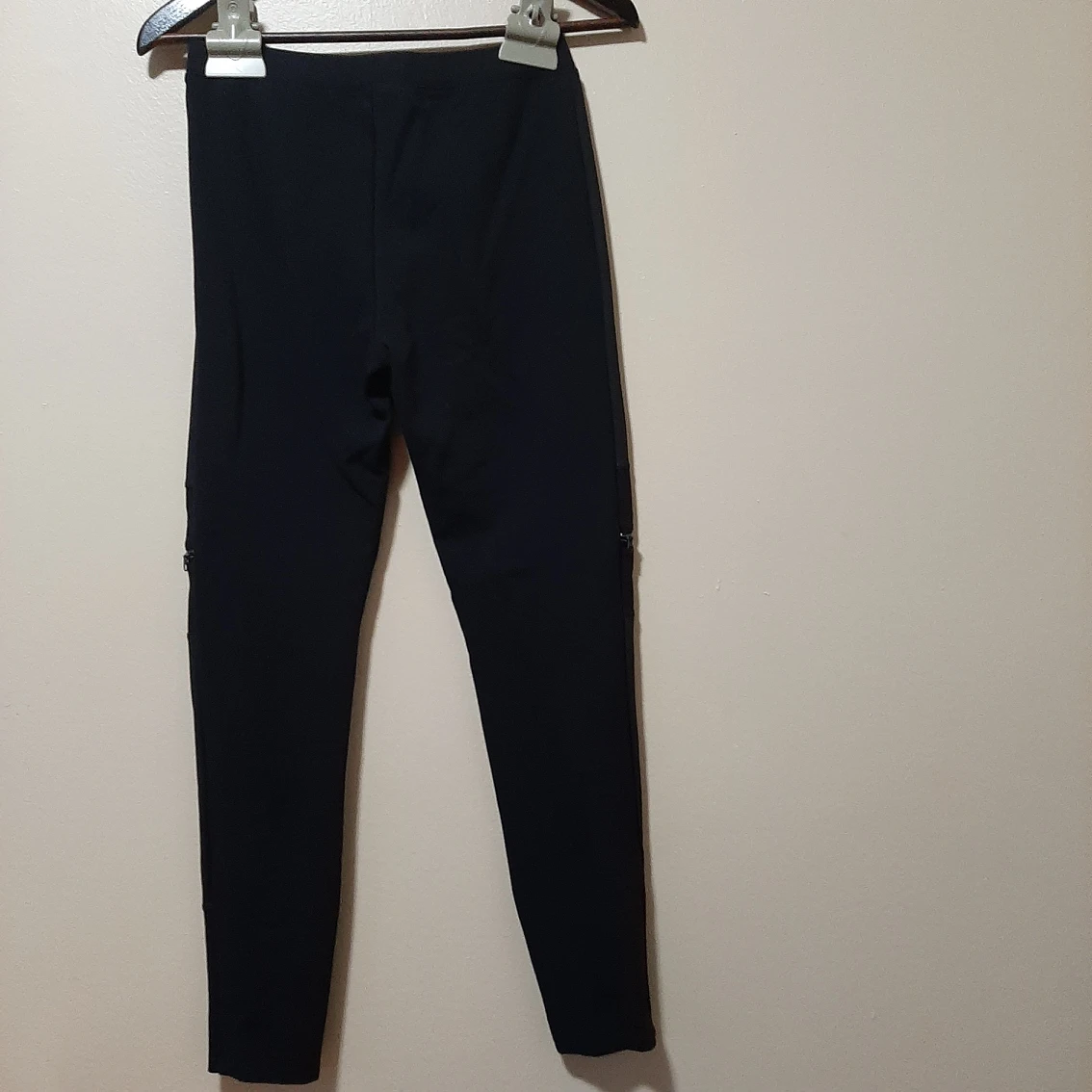 BLack Pants/Leggings' Medium by Guess Los Angeles image indicator(5)