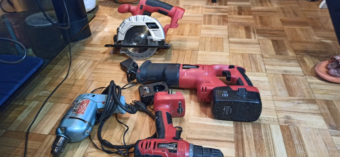 TOOL SHOP Power tools (+ bonus black & decker vintage drill) - photo 3