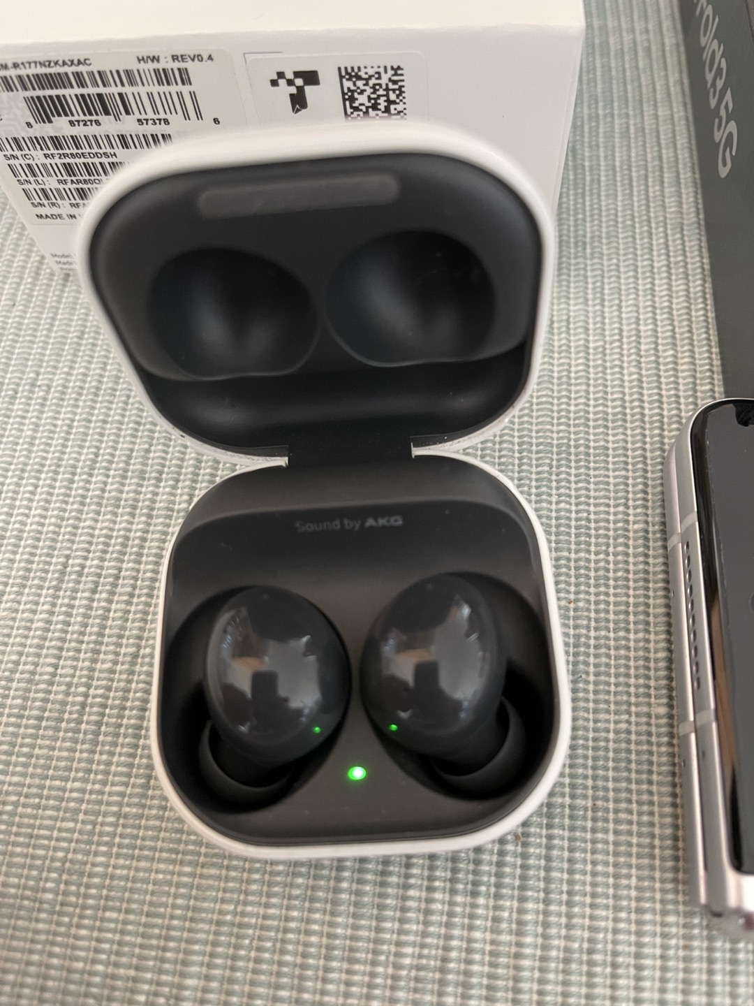 Samsung Fold 3 256GB + accessories - photo 2