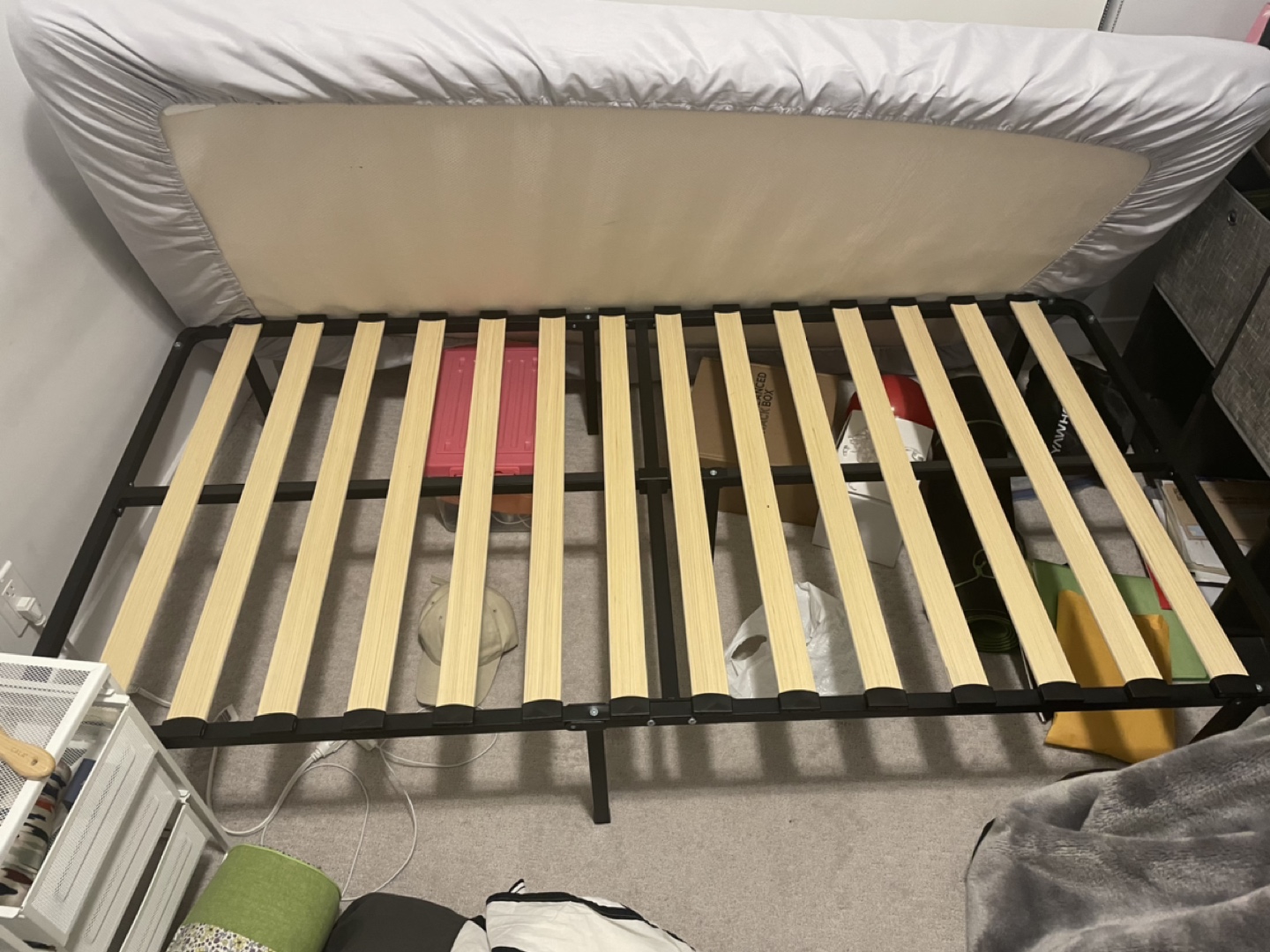 (Moving) Bed frame twin