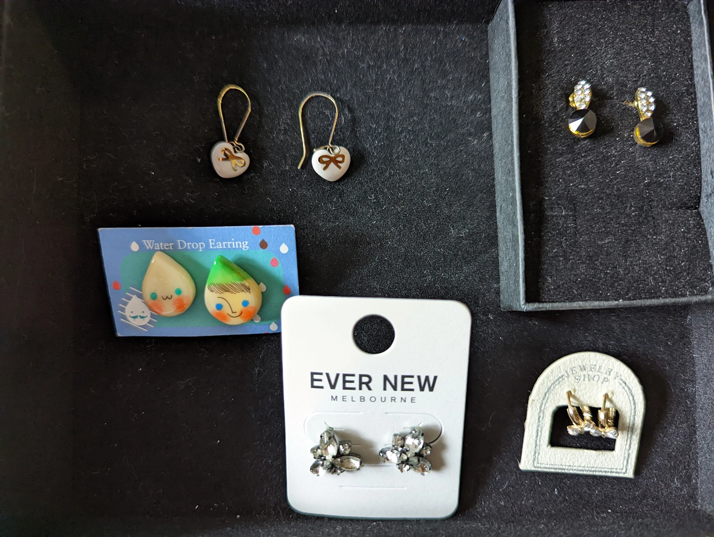 Earrings thumbnail