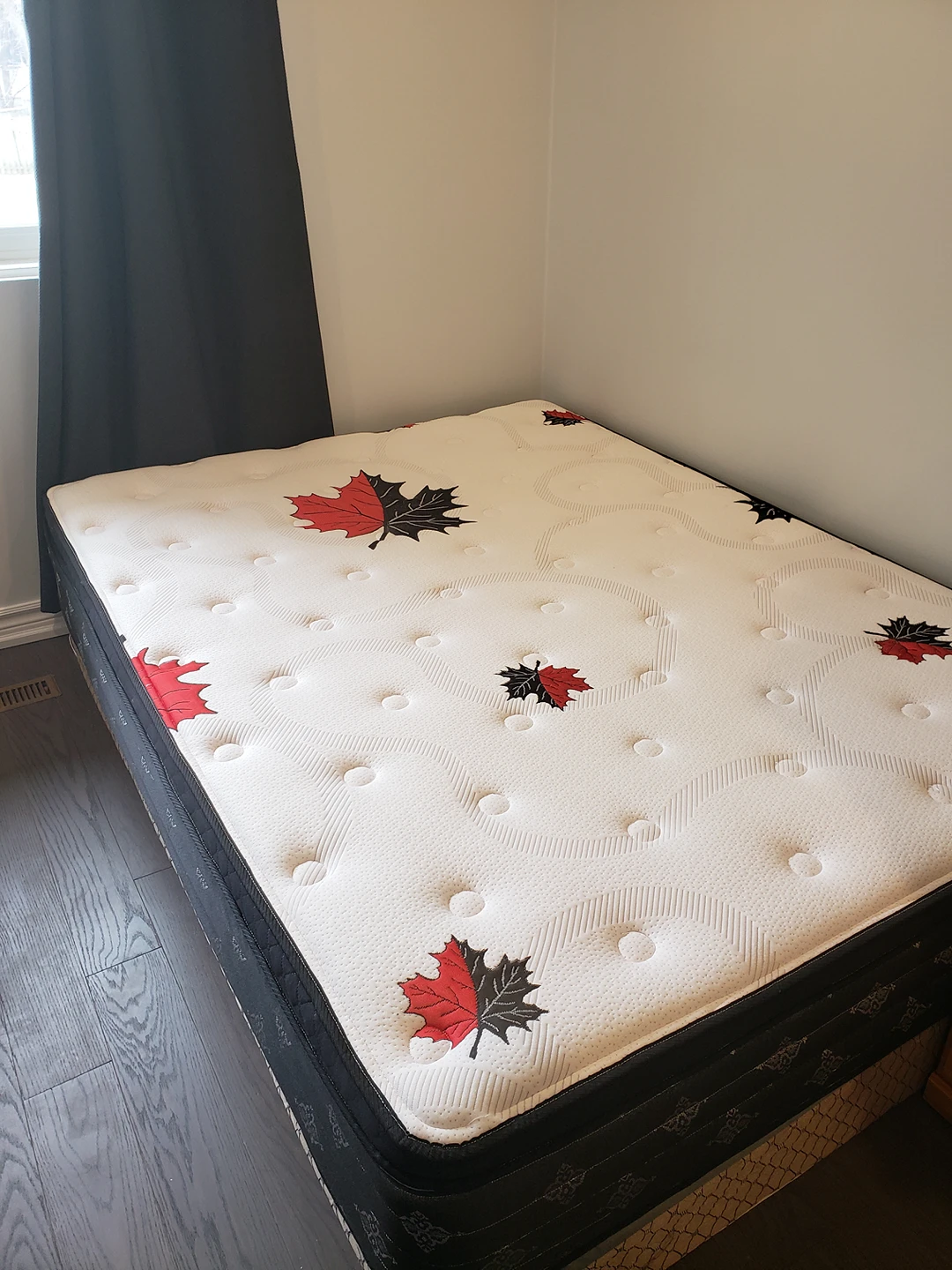 Queen mattress medium firm Canadian Collection