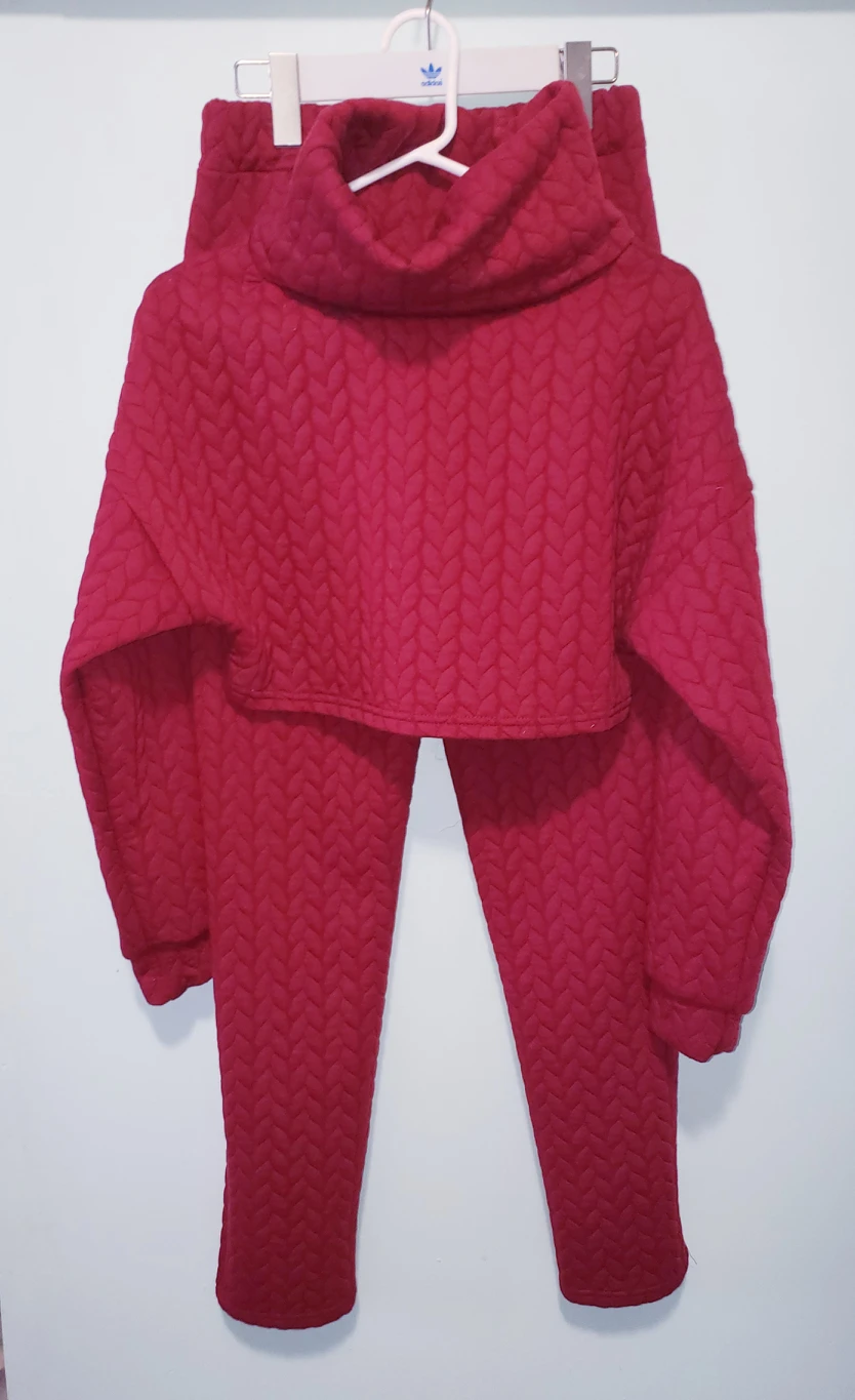 Red Knitted ladies 2 piece outfit thumbnail
